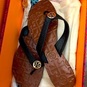 BRAND NEW Tory sandals!! Size 8